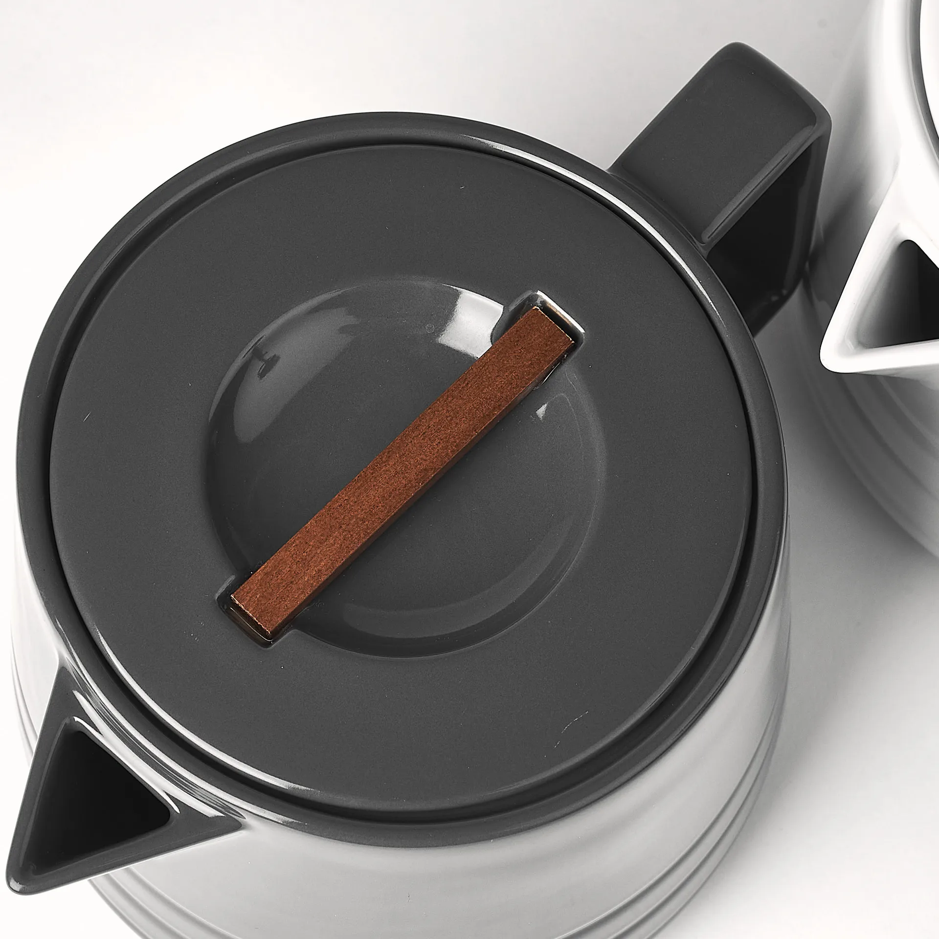 Tetera Lines 1,5 L, gris oscuro NJRD