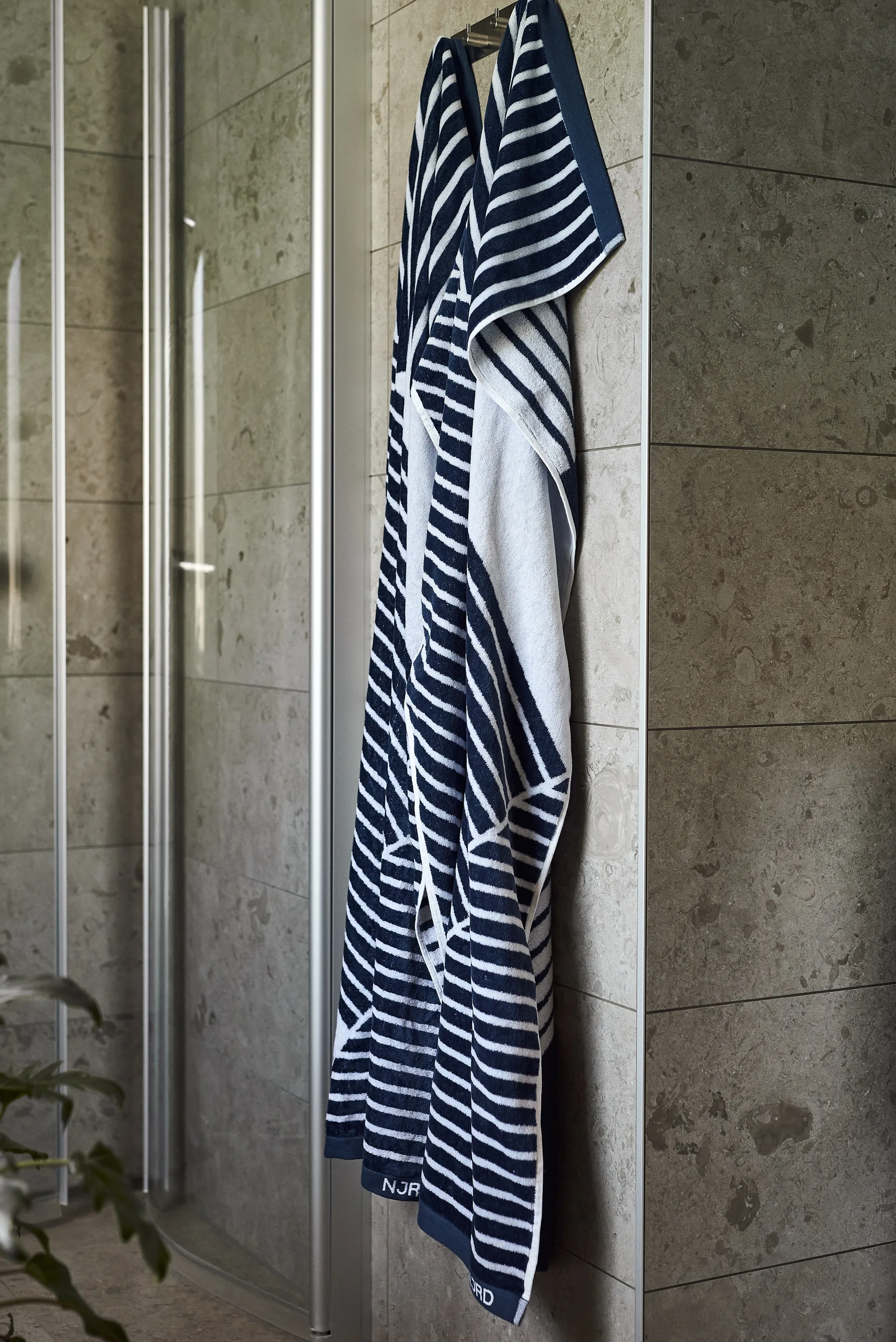 Toalla de baño Stripes 70x140 cm, azul NJRD