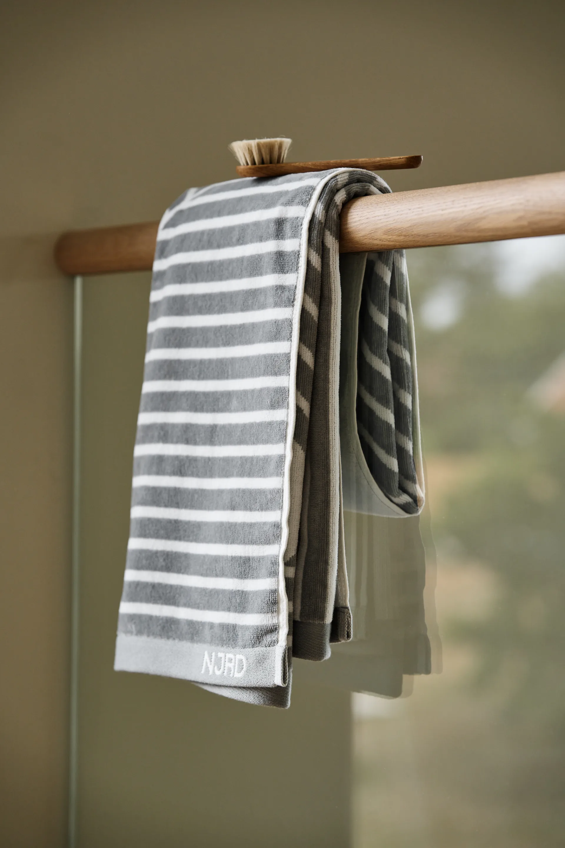 Toalla de baño Stripes 70x140 cm, gris NJRD