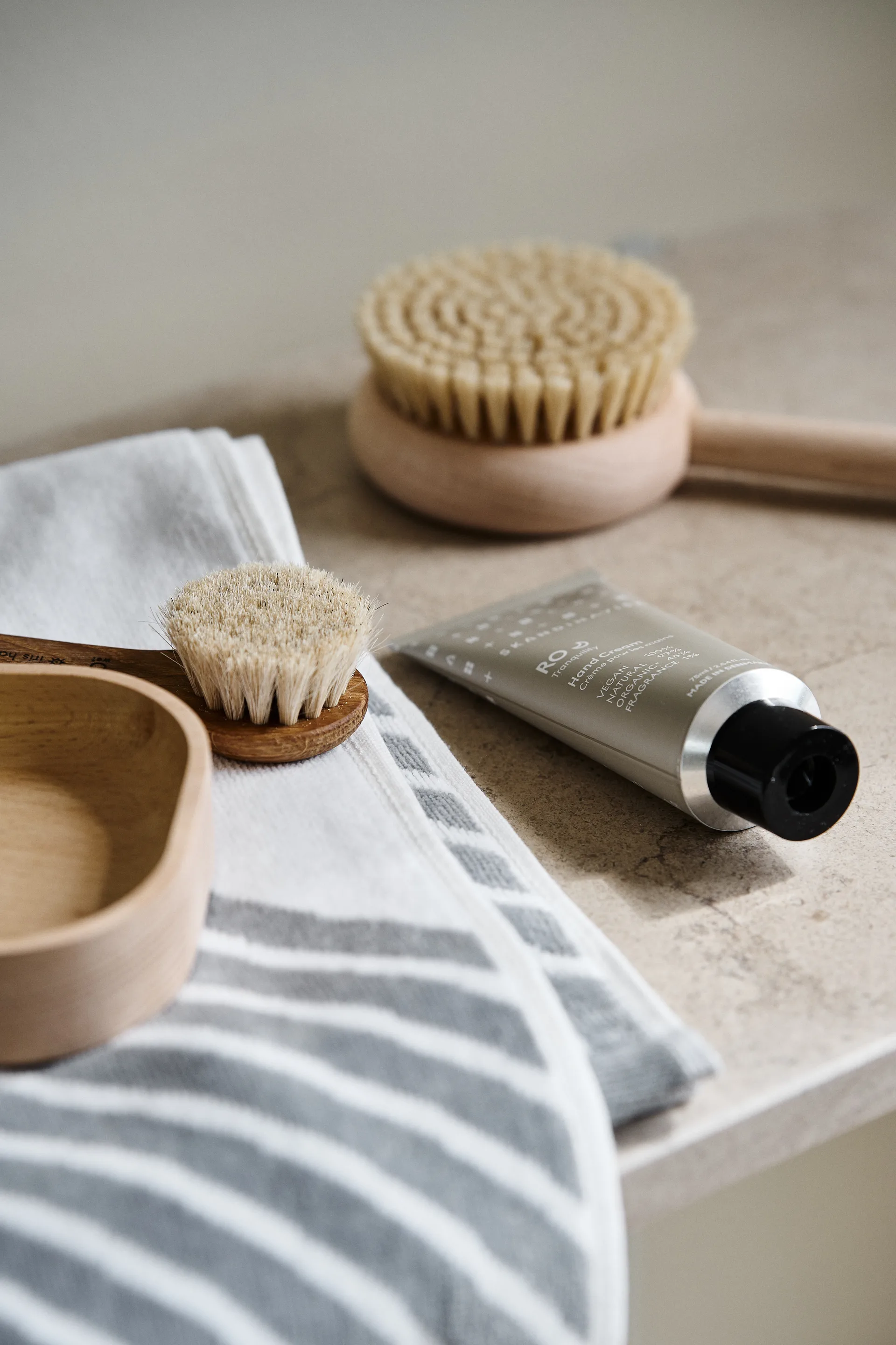 Toalla de manos Stripes 50x70 cm, gris NJRD