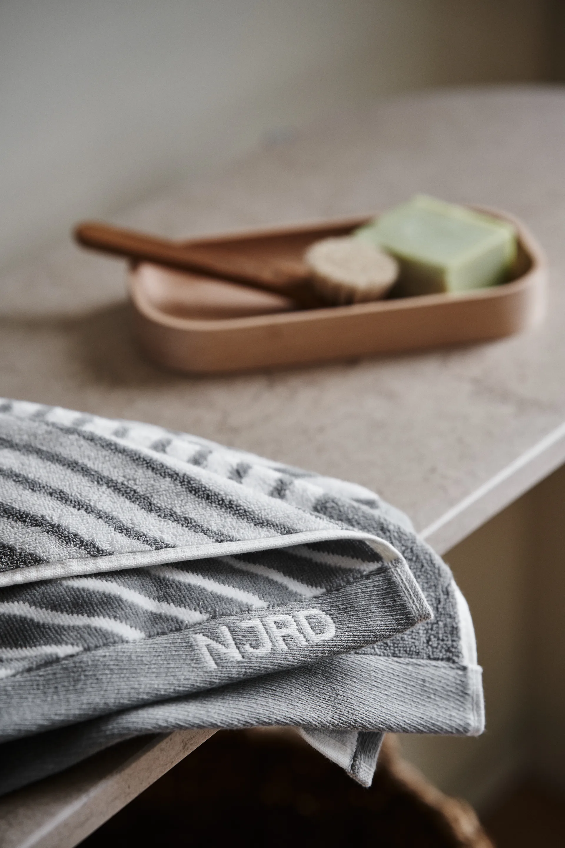 Toalla de manos Stripes 50x70 cm, gris NJRD