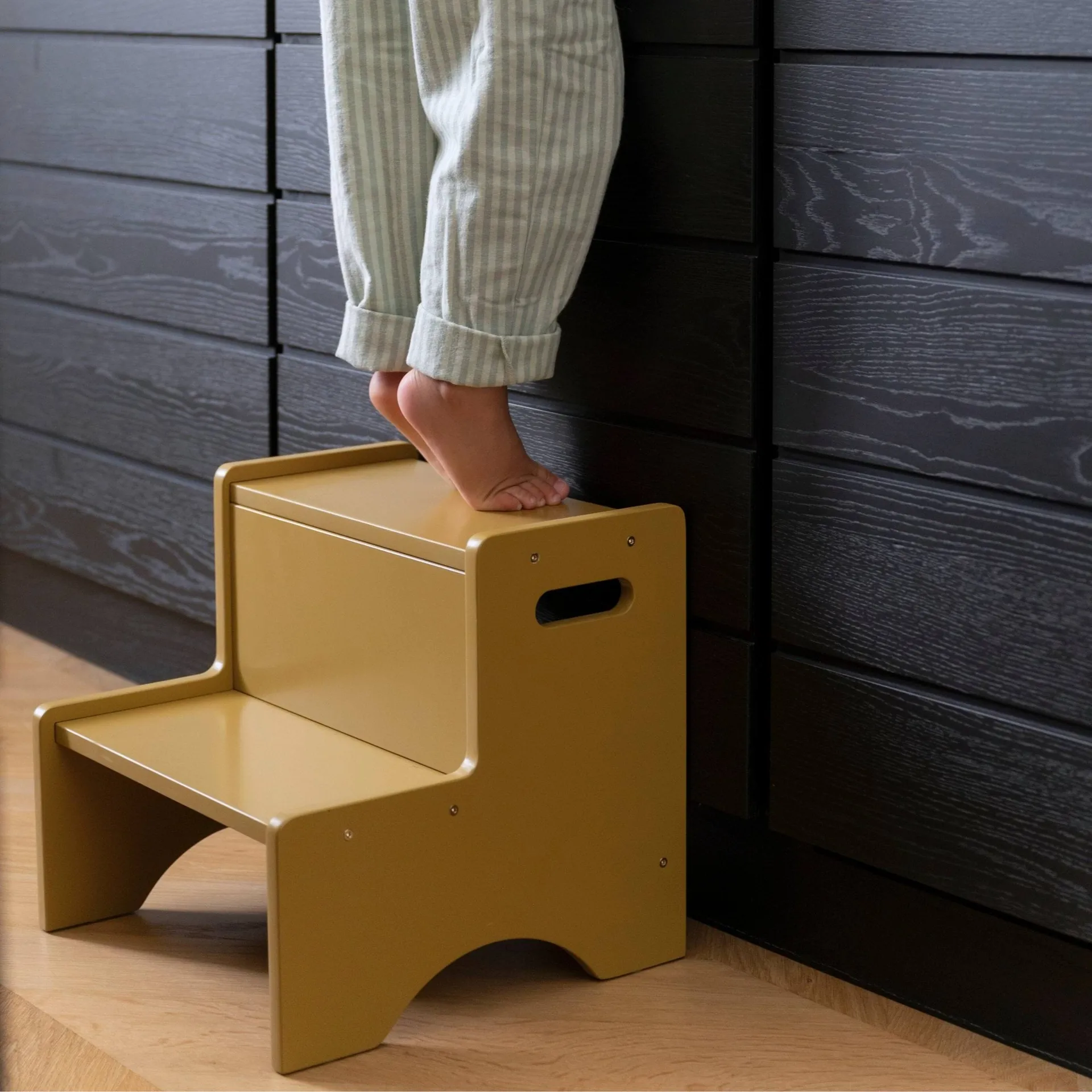 Taburete infantil Step Up, Curry Nofred