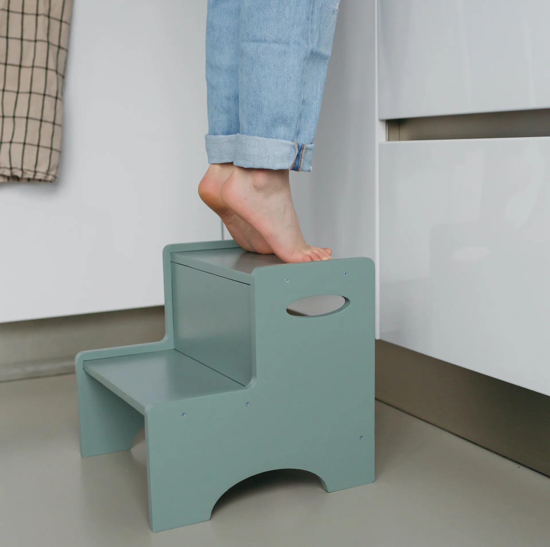 Taburete infantil Step Up, Verde oliva Nofred