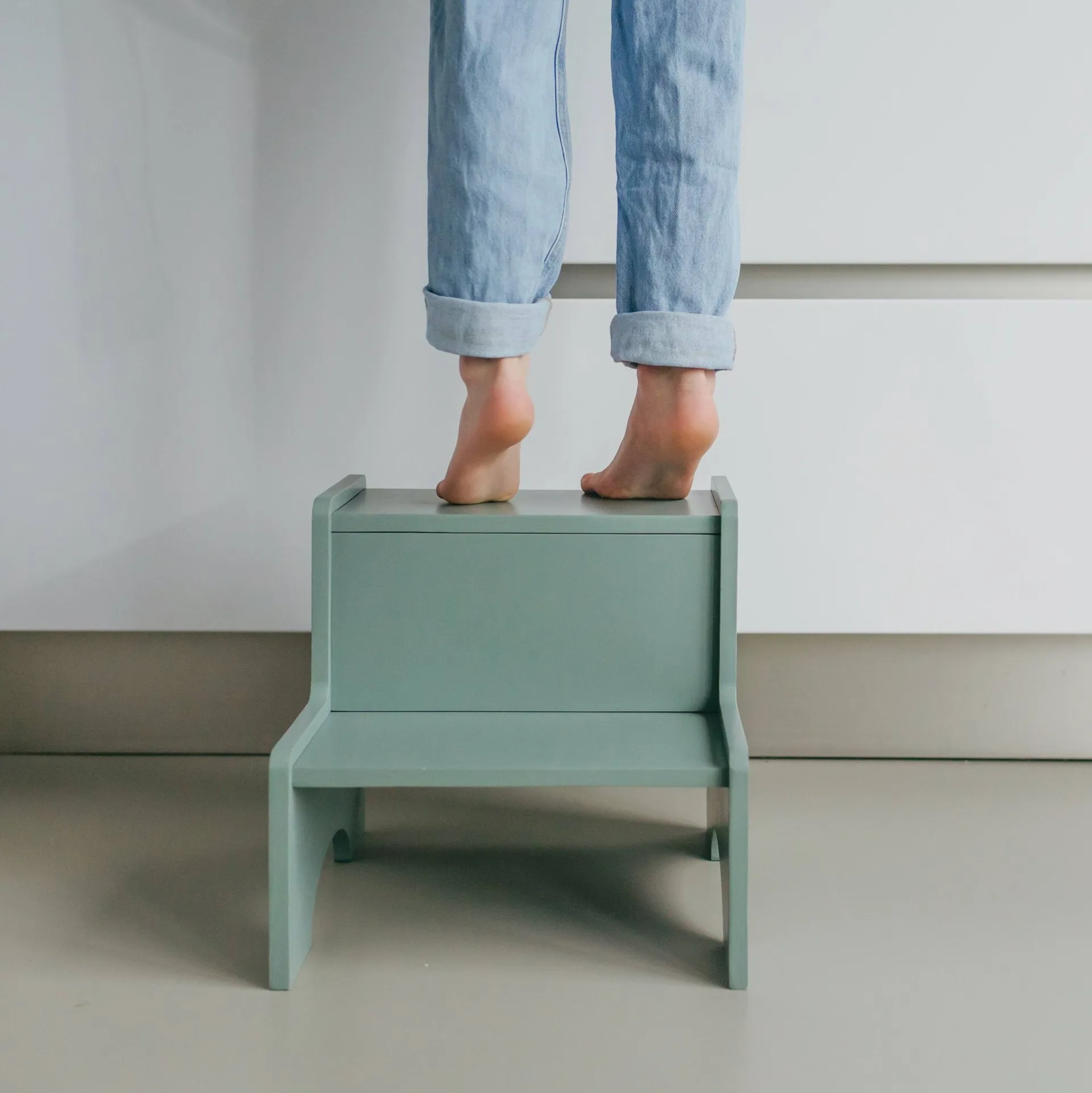 Taburete infantil Step Up, Verde oliva Nofred
