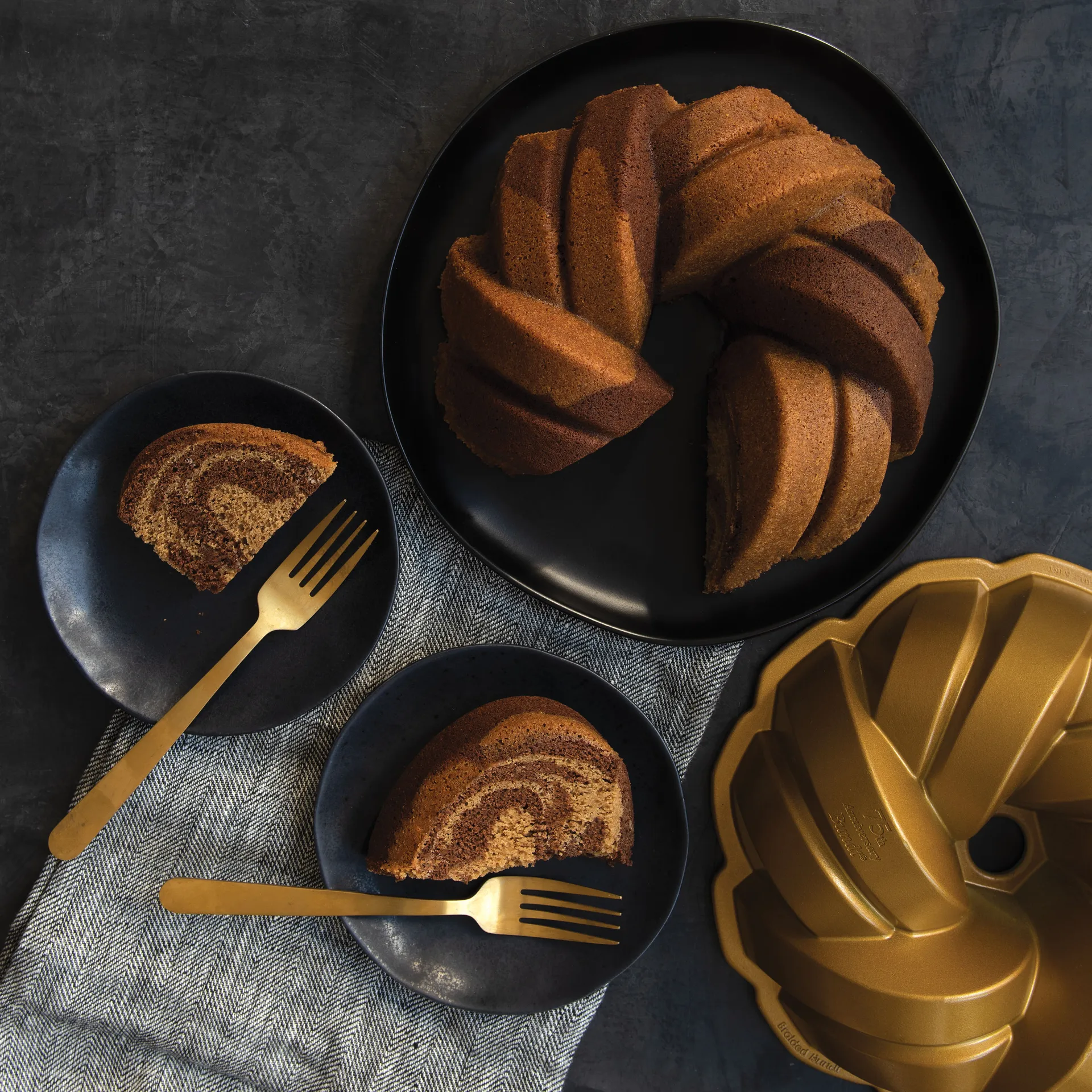 Molde de horno Nordic Ware 75th anniversary braided bundt, 2,4 L Nordic Ware