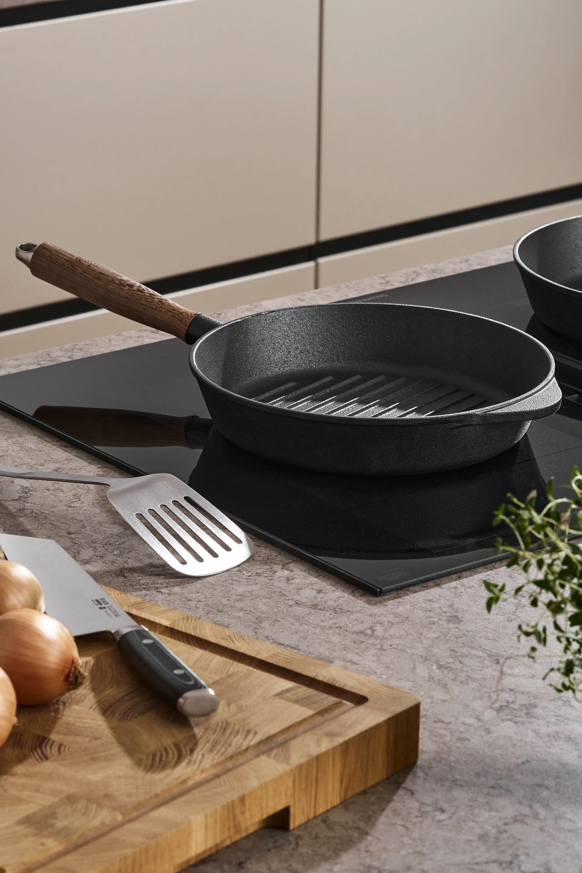 Parrilla de hierro fundido con mango de madera Nordwik, 28 cm Nordwik