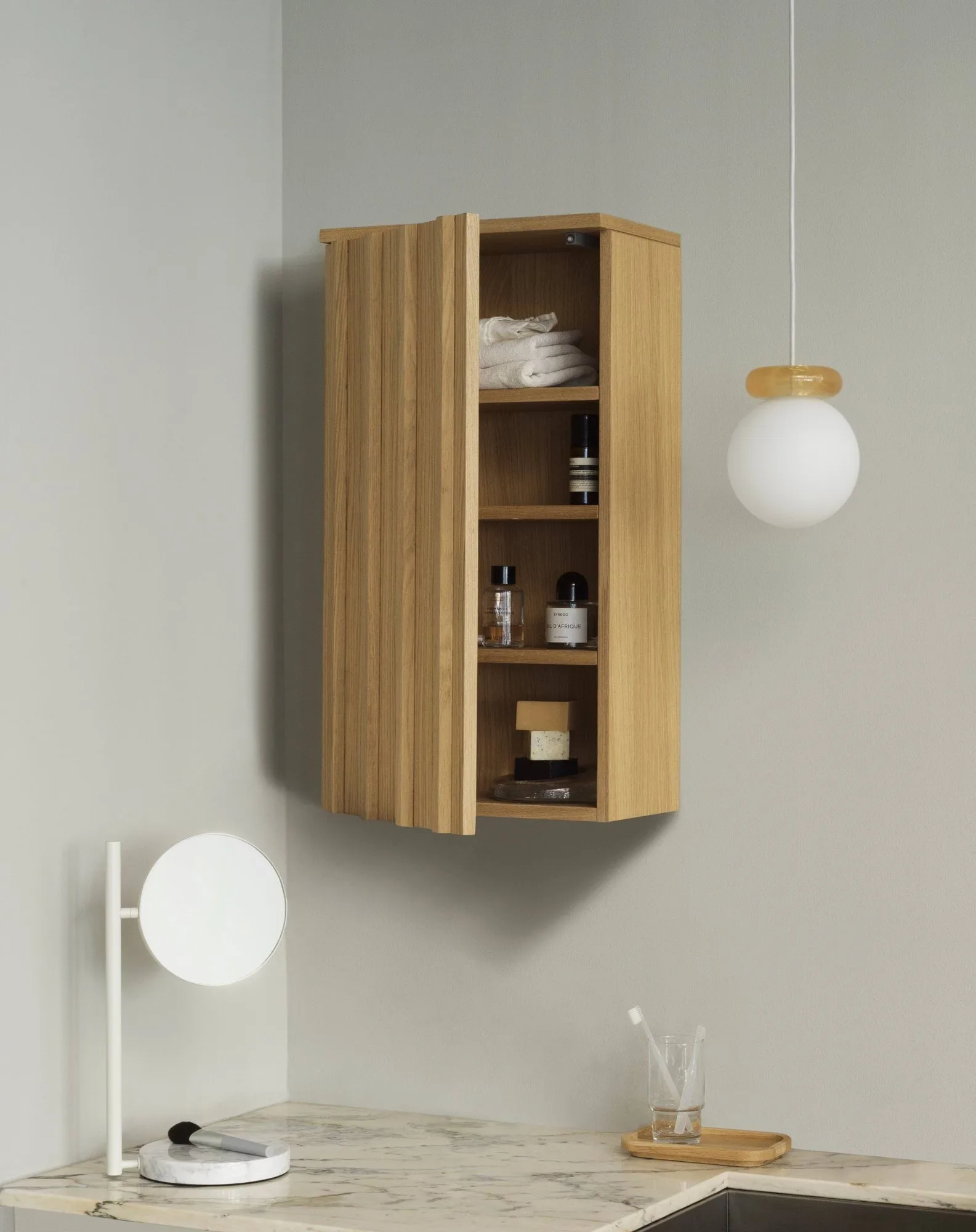 Armario de pared Rib, Oak, 73x40x23 cm Normann Copenhagen