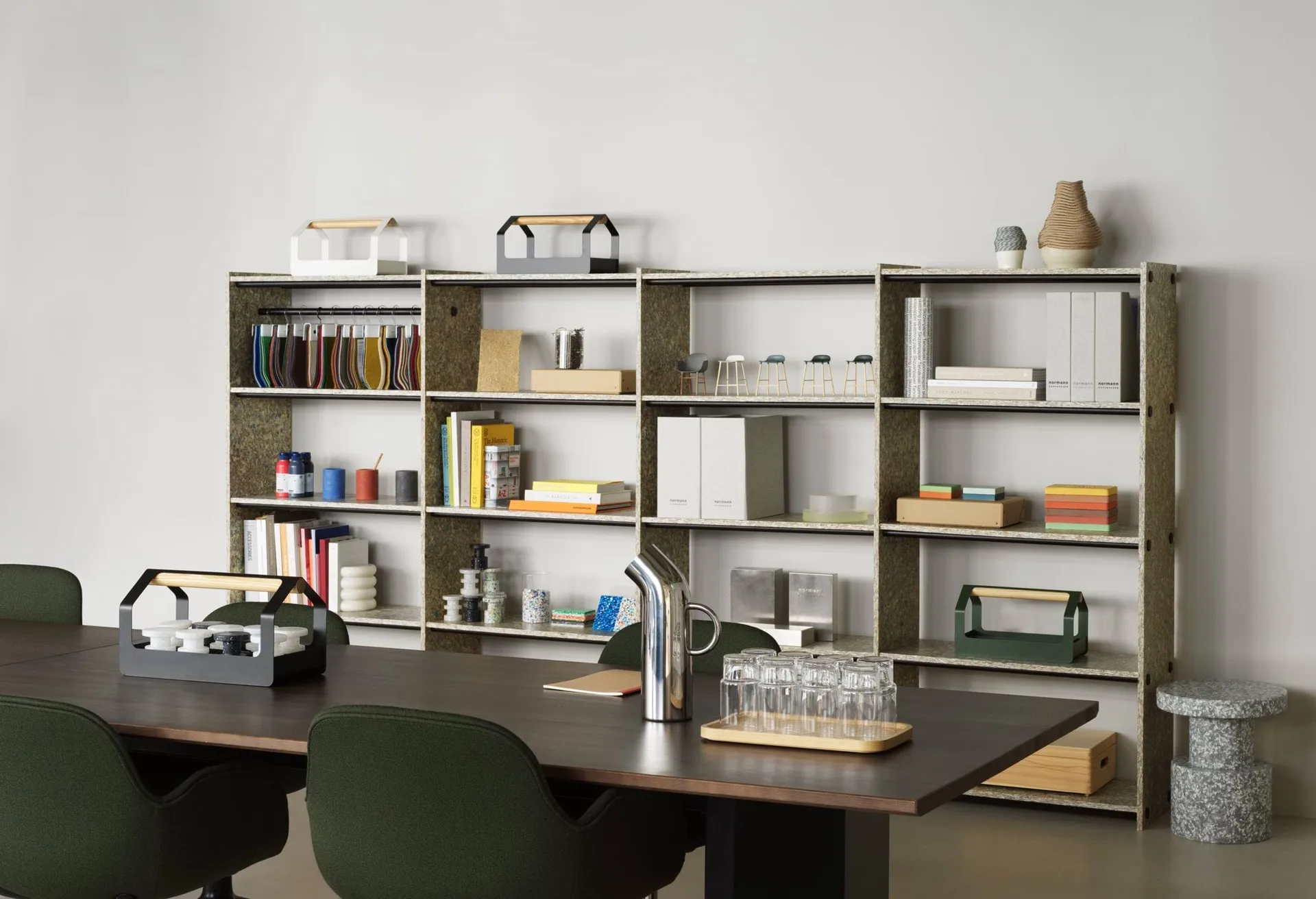 Estantería de pie Pap , Multi, high extension Normann Copenhagen