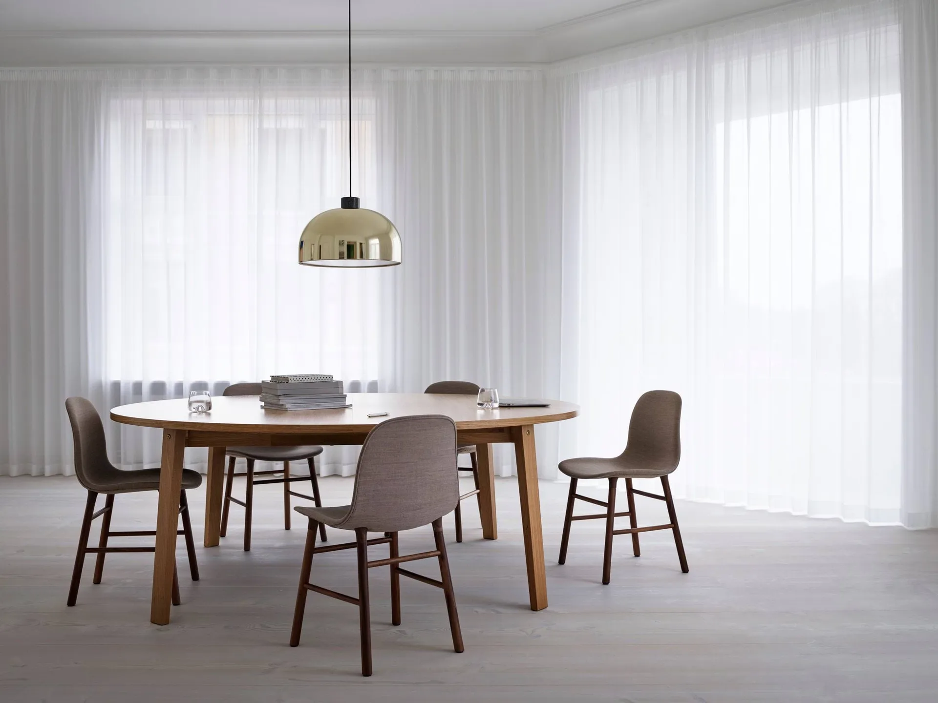 Lámpara colgante Grant, Brass, grande- acero, granito Normann Copenhagen