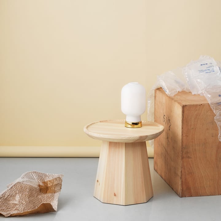 Lámpara de mesa Amp, Blanco-latón Normann Copenhagen