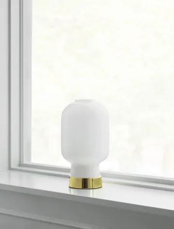 Lámpara de mesa Amp - Blanco-latón - Normann Copenhagen