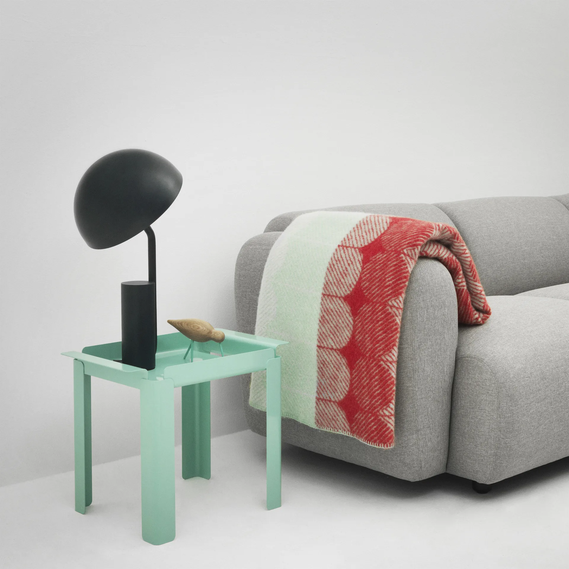 Lámpara de mesa Cap, azul medianoche Normann Copenhagen