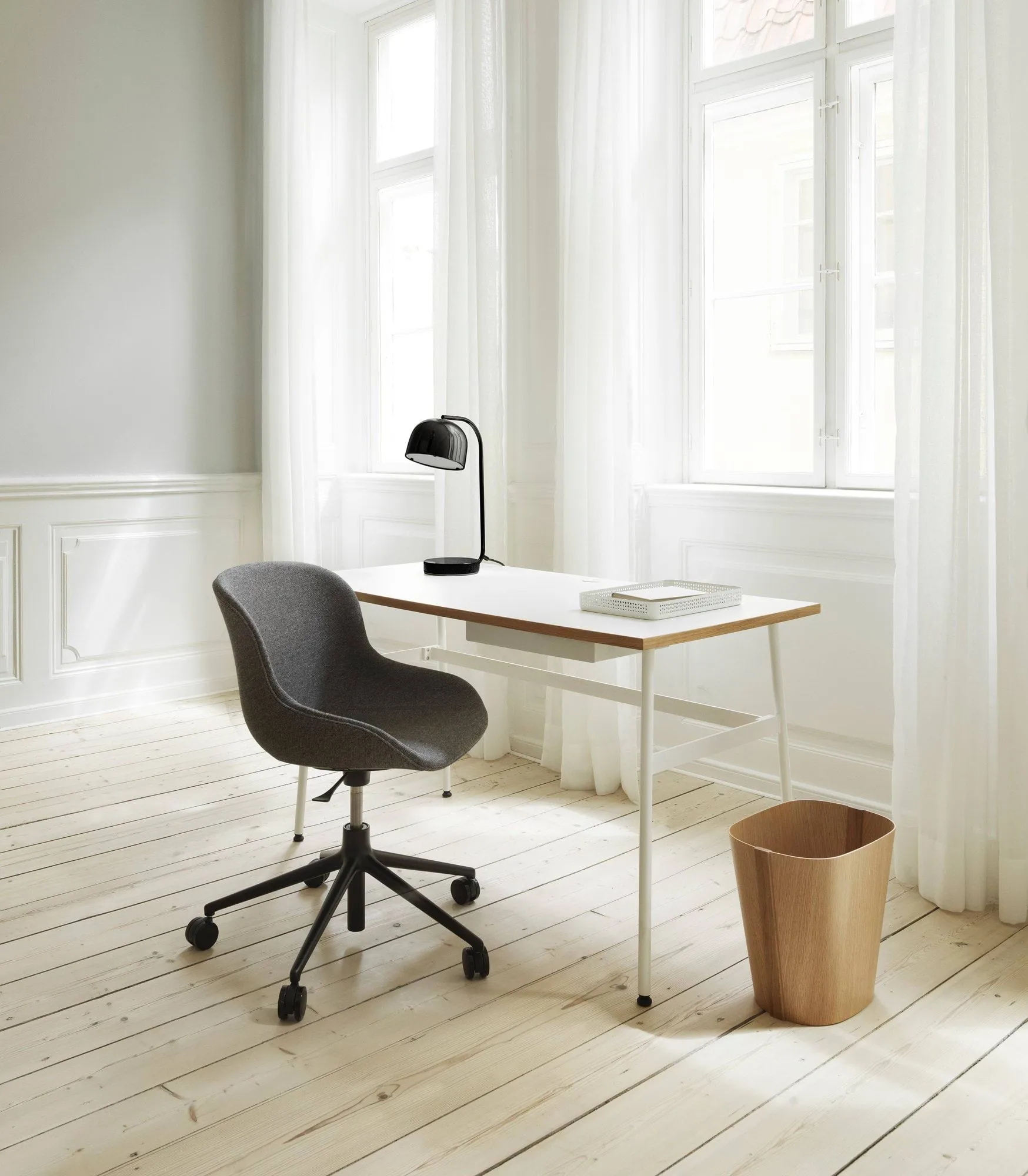 Lámpara de mesa Grant, Black Normann Copenhagen