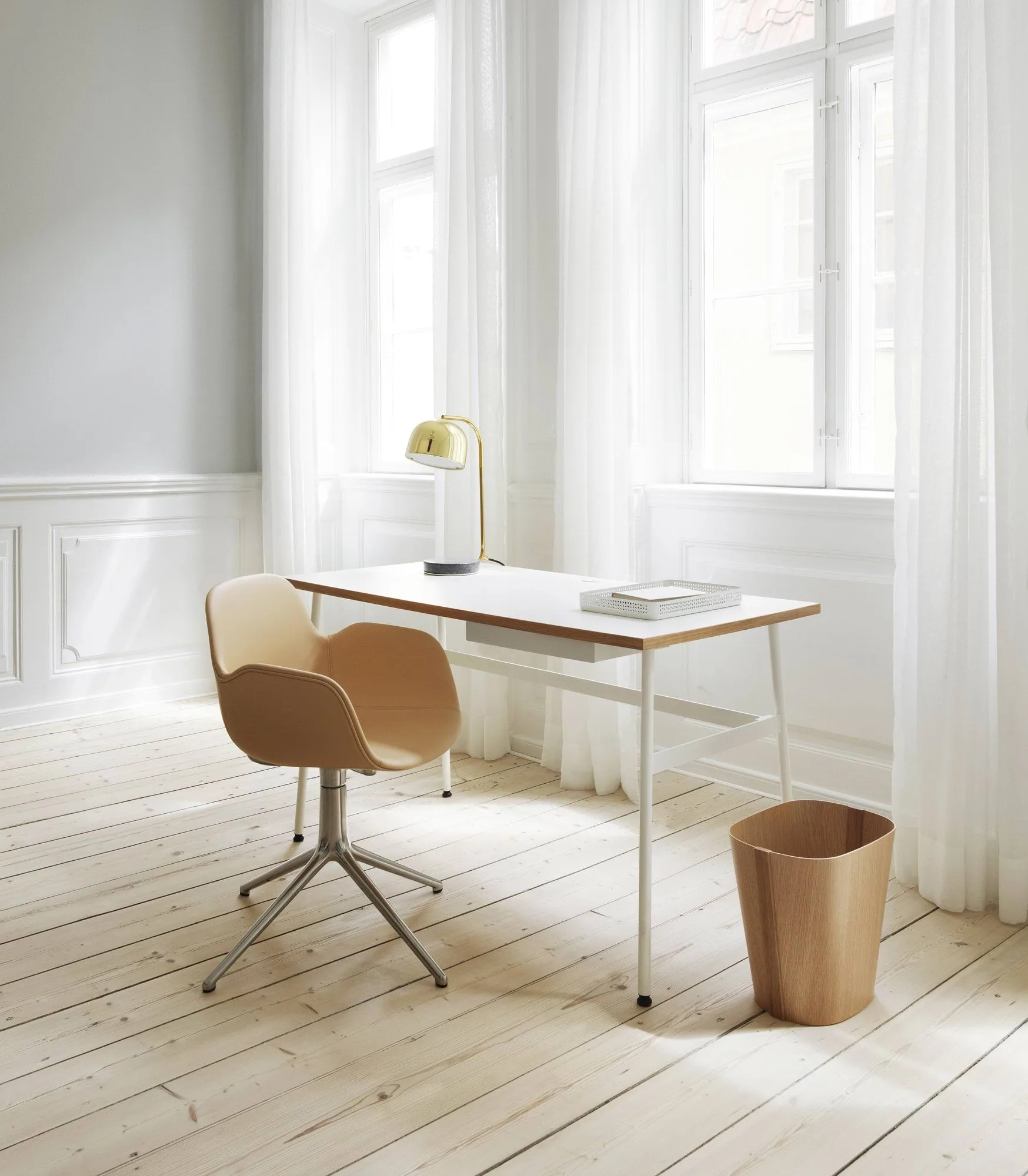 Lámpara de mesa Grant, Brass Normann Copenhagen