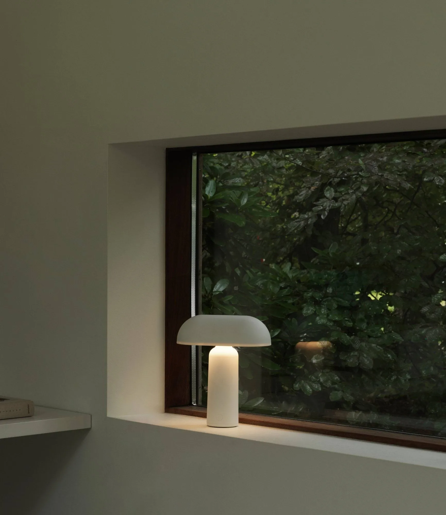 Lámpara de mesa Porta, blanco Normann Copenhagen