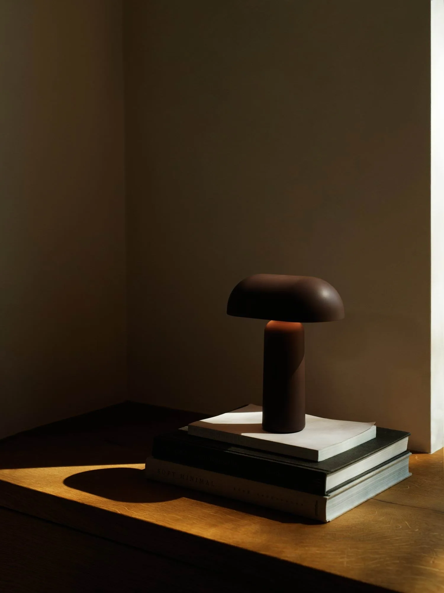 Lámpara de mesa Porta, Brown Normann Copenhagen