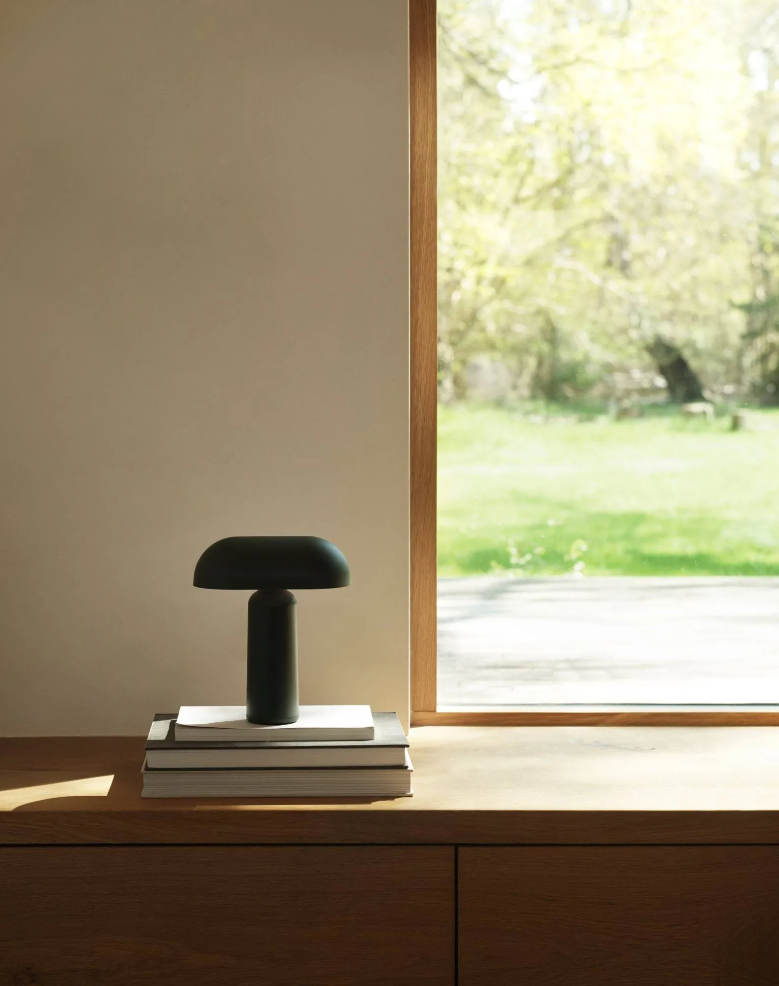 Lámpara de mesa Porta, Dark green Normann Copenhagen