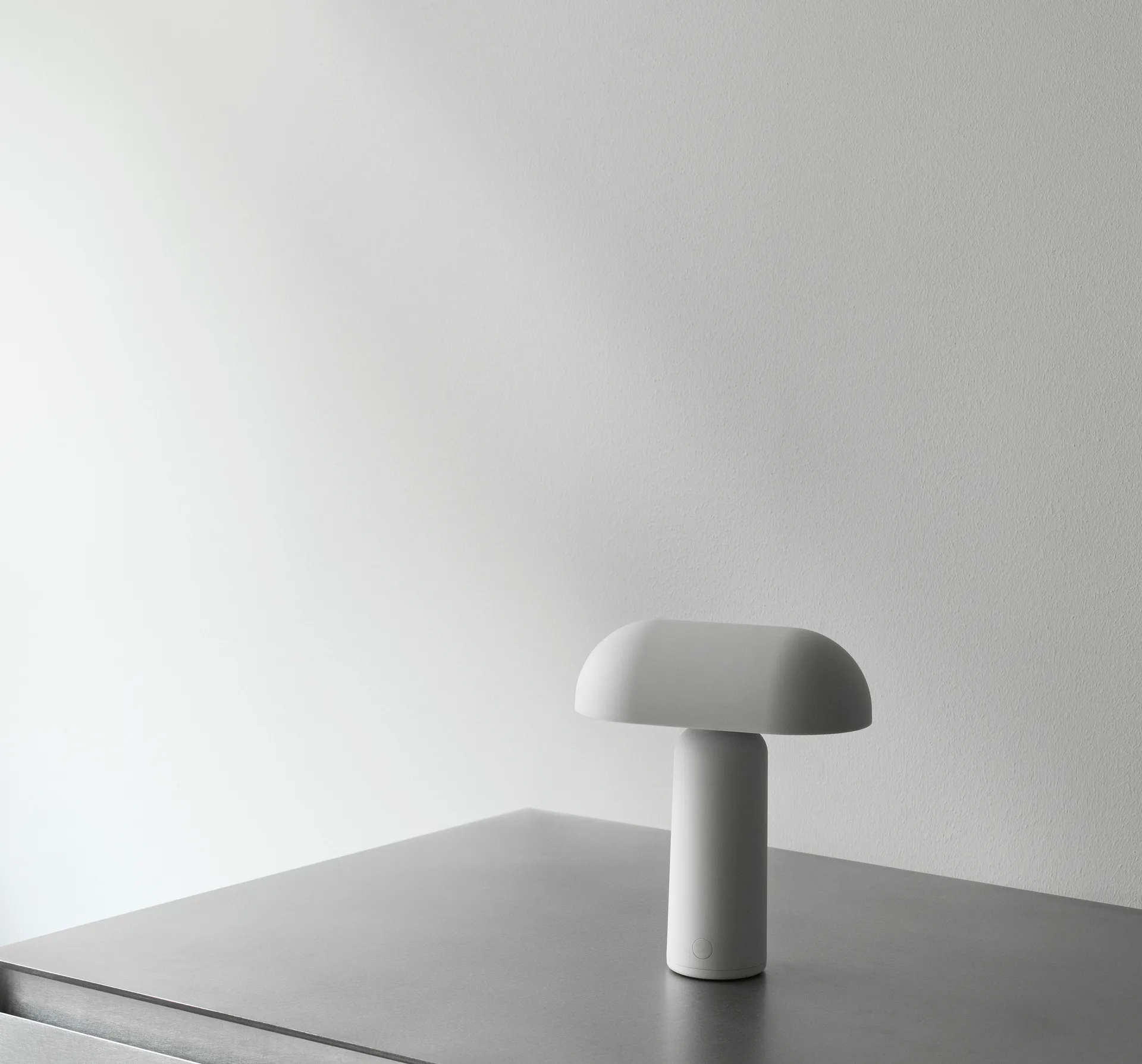 Lámpara de mesa Porta, gris Normann Copenhagen
