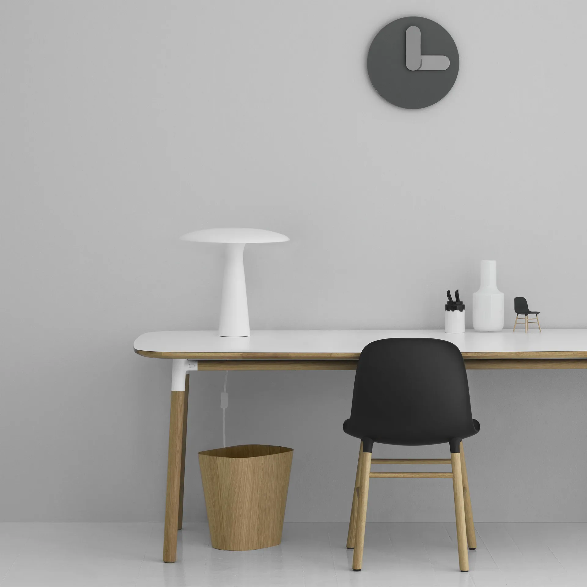 Lámpara de mesa Shelter, blanco Normann Copenhagen