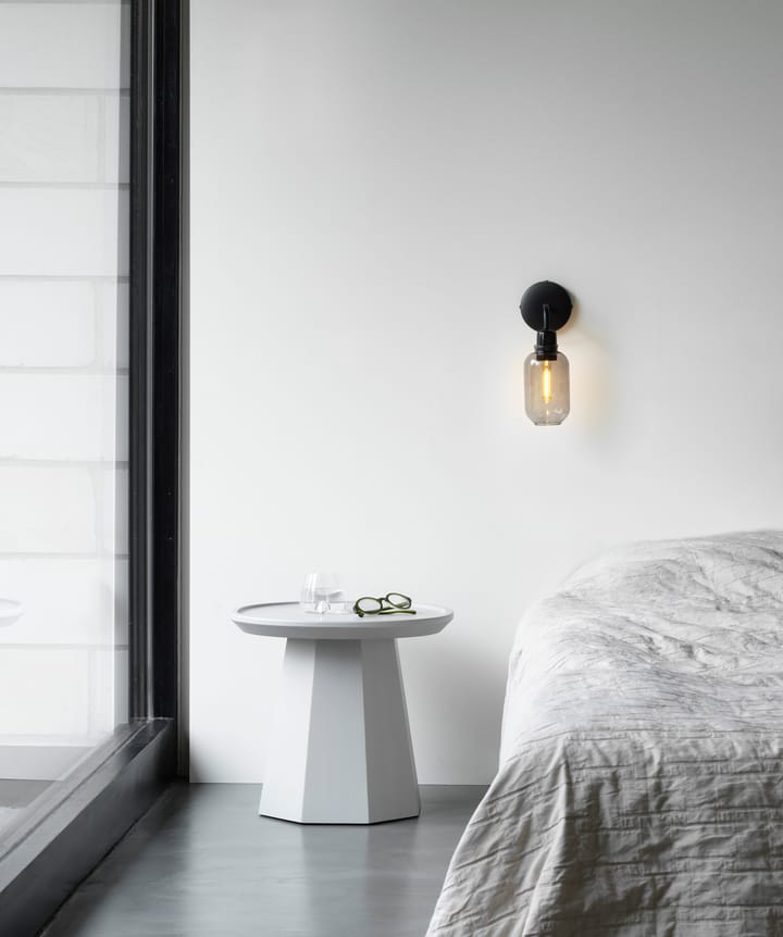 Lámpara de pared Amp, Smoke-black Normann Copenhagen