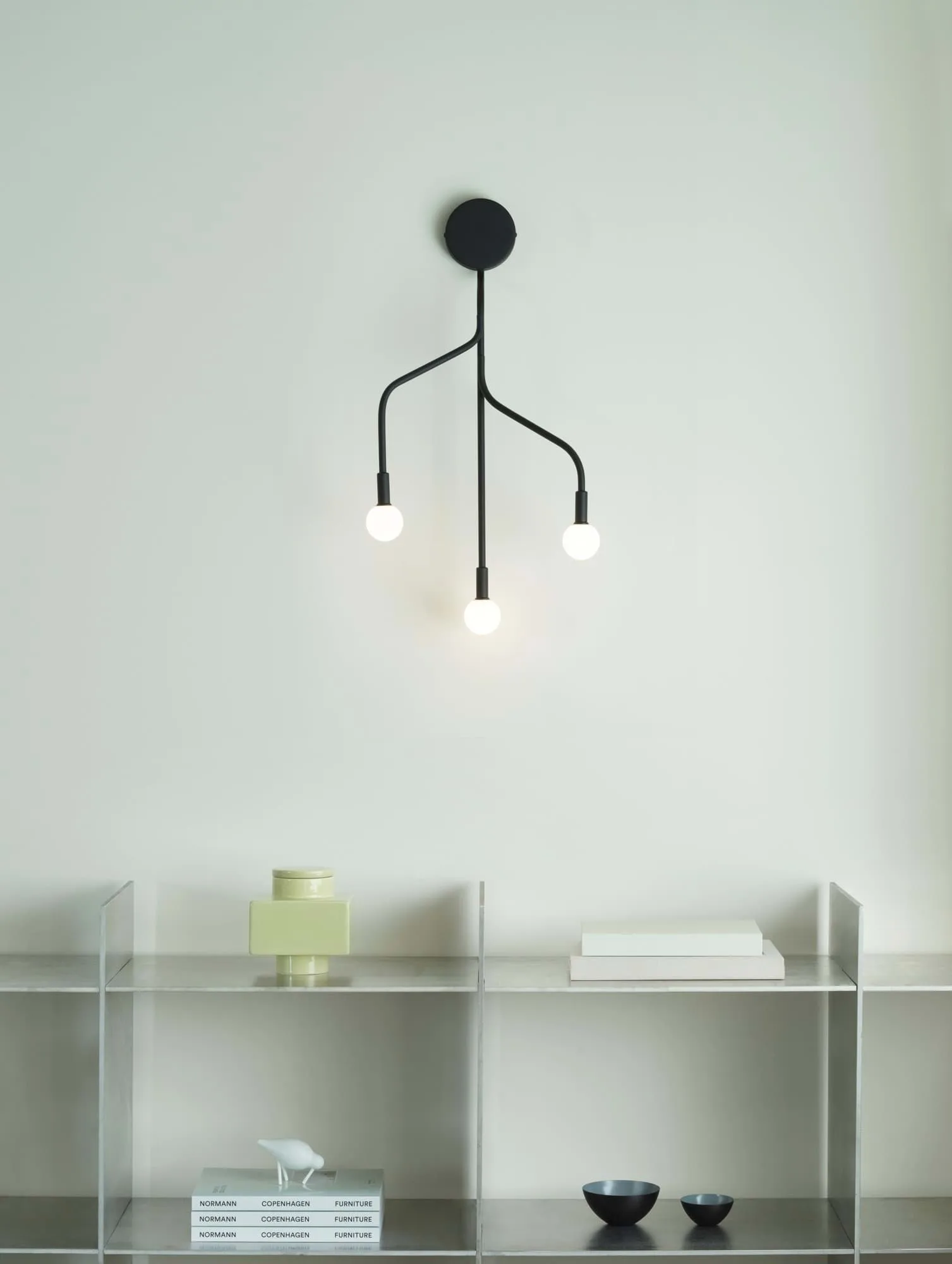 Lámpara de pared Vekst, Negro Normann Copenhagen