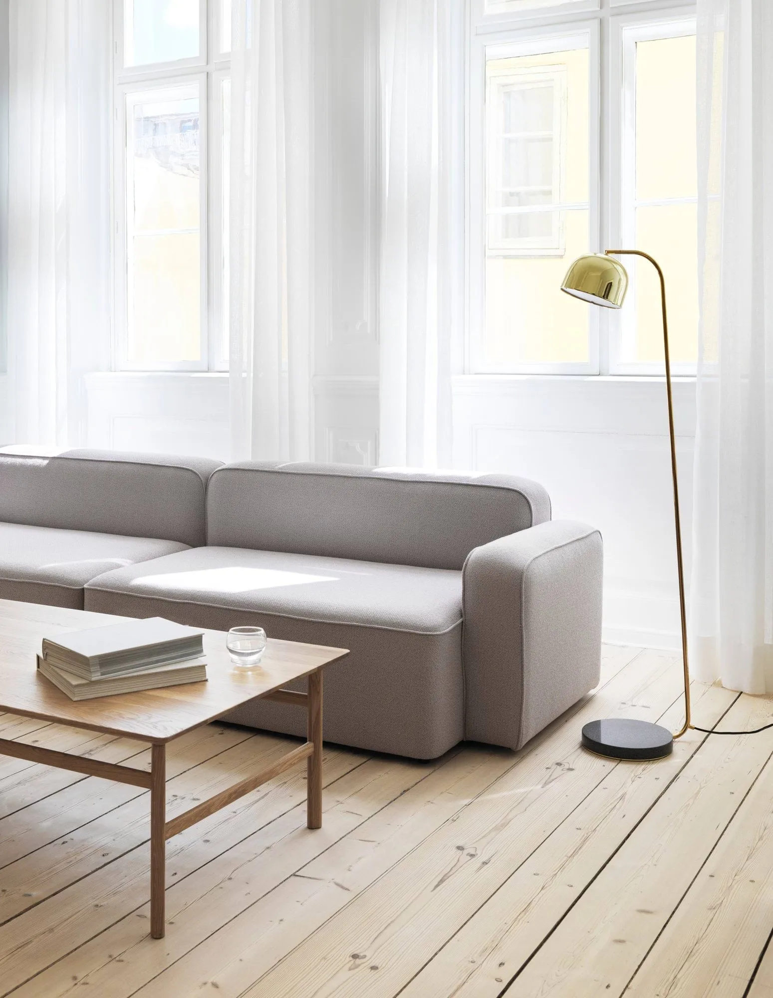 Lámpara de pie Grant, Brass Normann Copenhagen