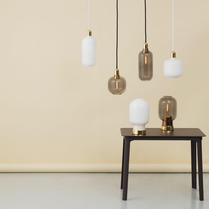 Lámpara de techo Amp L, Smoke-latón Normann Copenhagen