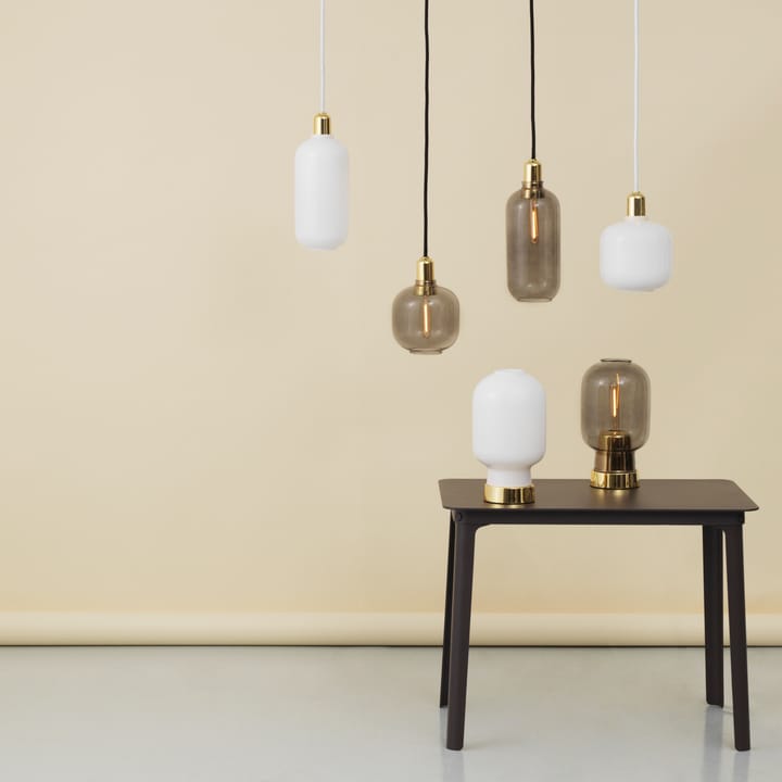 Lámpara de techo Amp S, Blanco-latón Normann Copenhagen