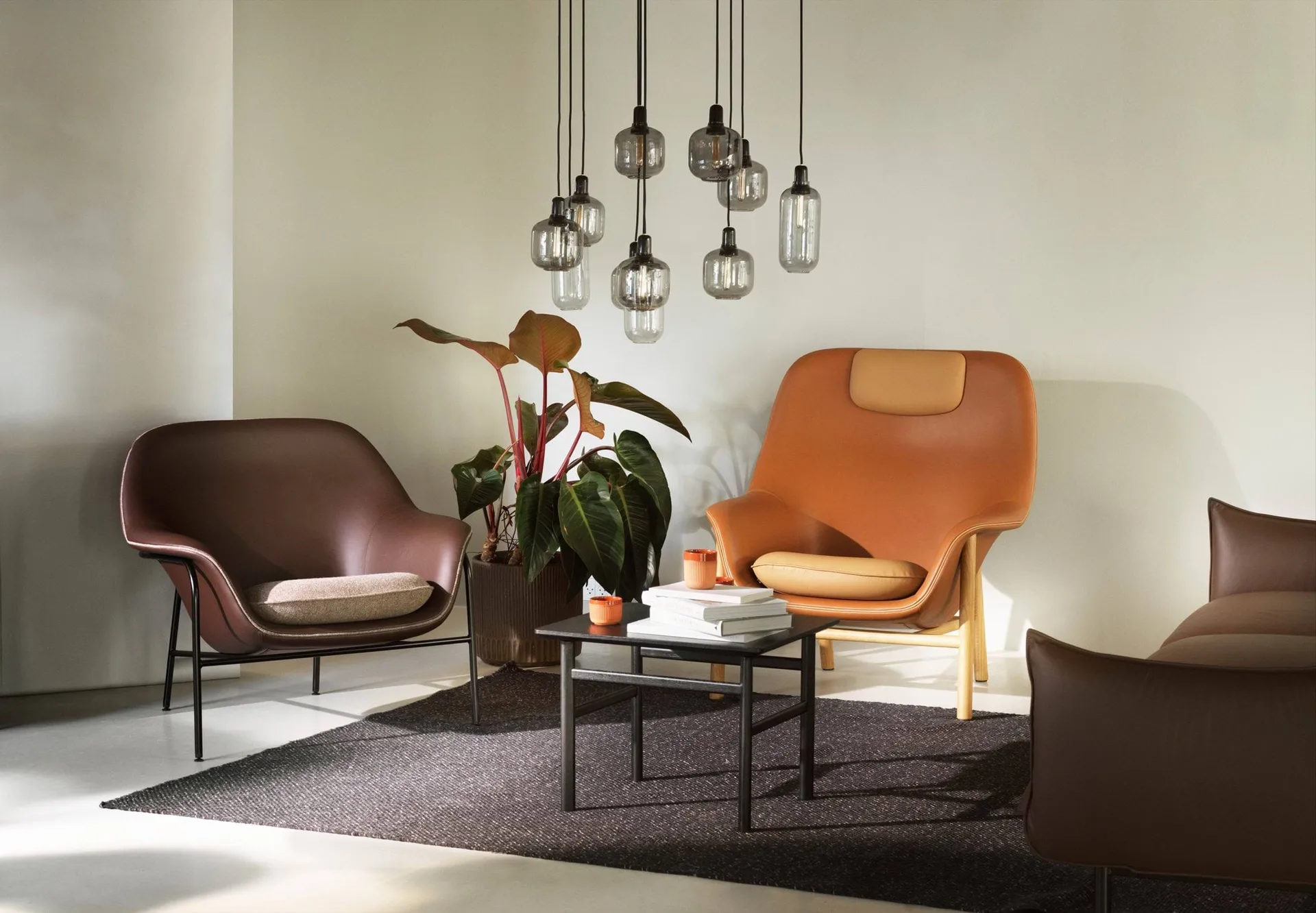 Lámpara de techo Amp S, gris-negro Normann Copenhagen