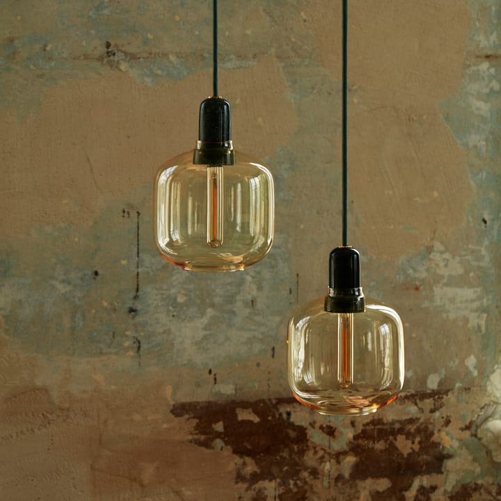 Lámpara de techo Amp S, oro-verde Normann Copenhagen