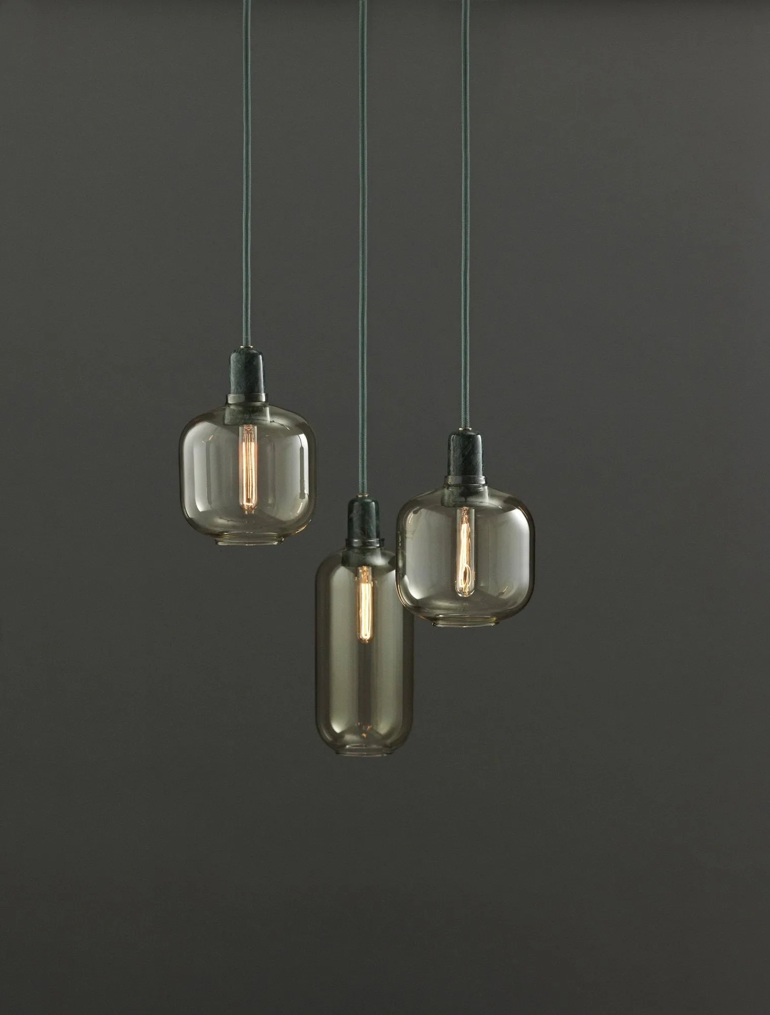 Lámpara de techo Amp S, oro-verde Normann Copenhagen