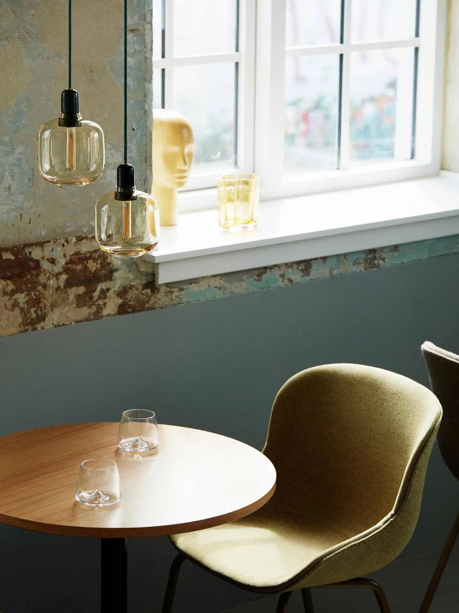 Lámpara de techo Amp S, oro-verde Normann Copenhagen
