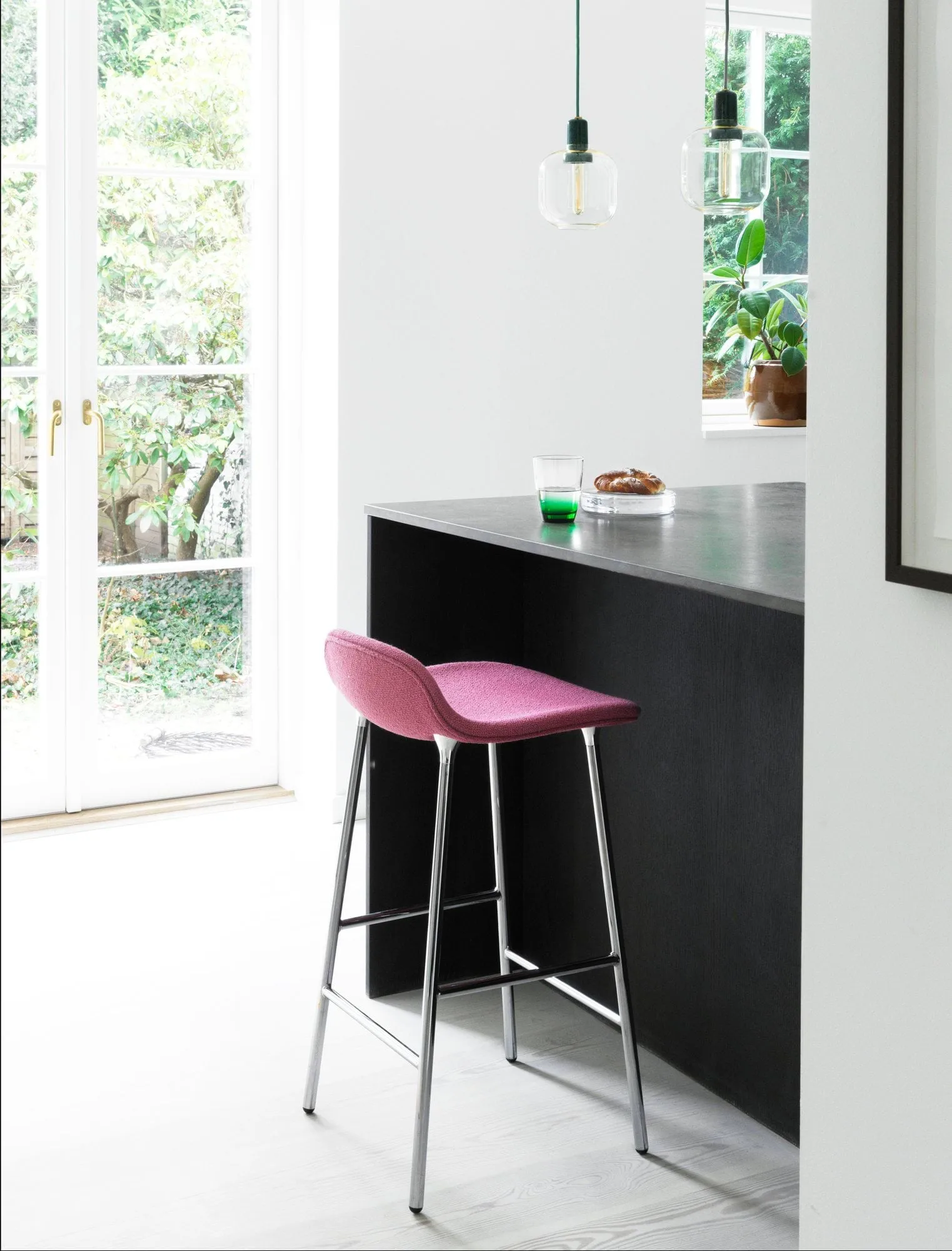 Lámpara de techo Amp S, oro-verde Normann Copenhagen