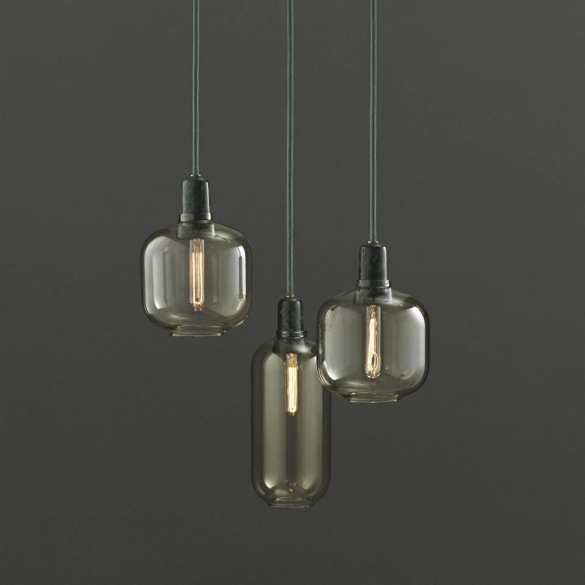 Lámpara de techo Amp S, oro-verde Normann Copenhagen