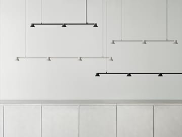 Lámpara de techo linear Hat pequeña - Black - Normann Copenhagen