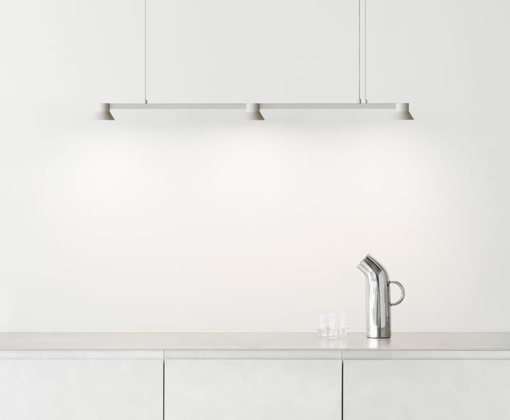 Lámpara de techo linear Hat pequeña, Warm grey Normann Copenhagen