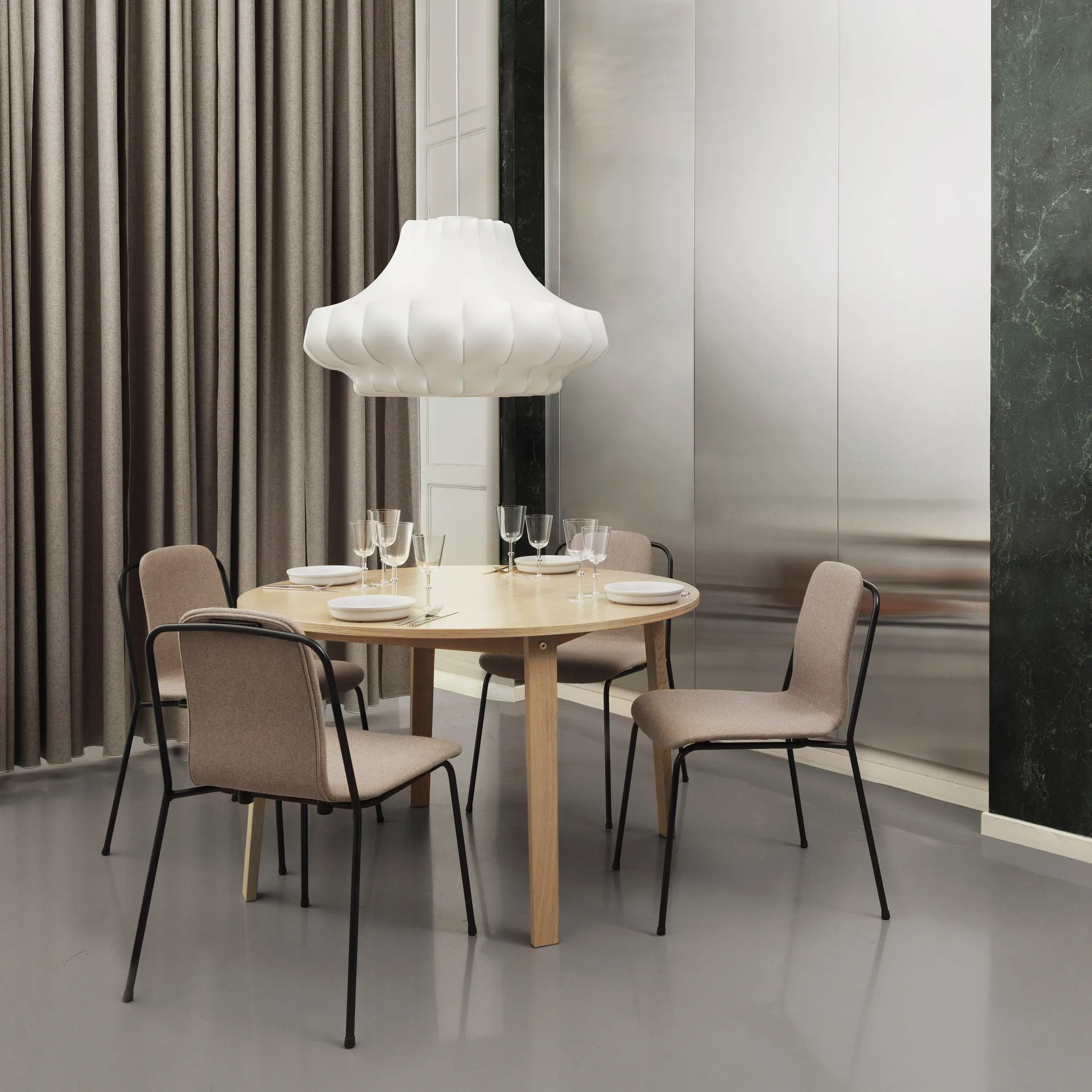 Lámpara de techo Phantom mediana, blanco Normann Copenhagen