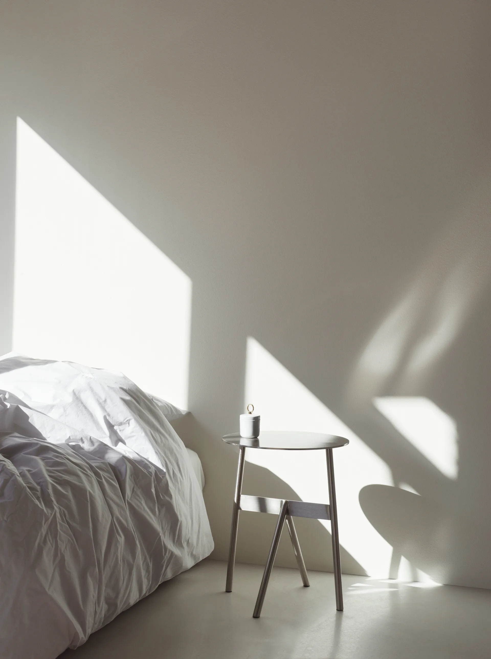 Mesa auxiliar Stock Table Ø37 cm H:46 cm, Warm Grey Normann Copenhagen