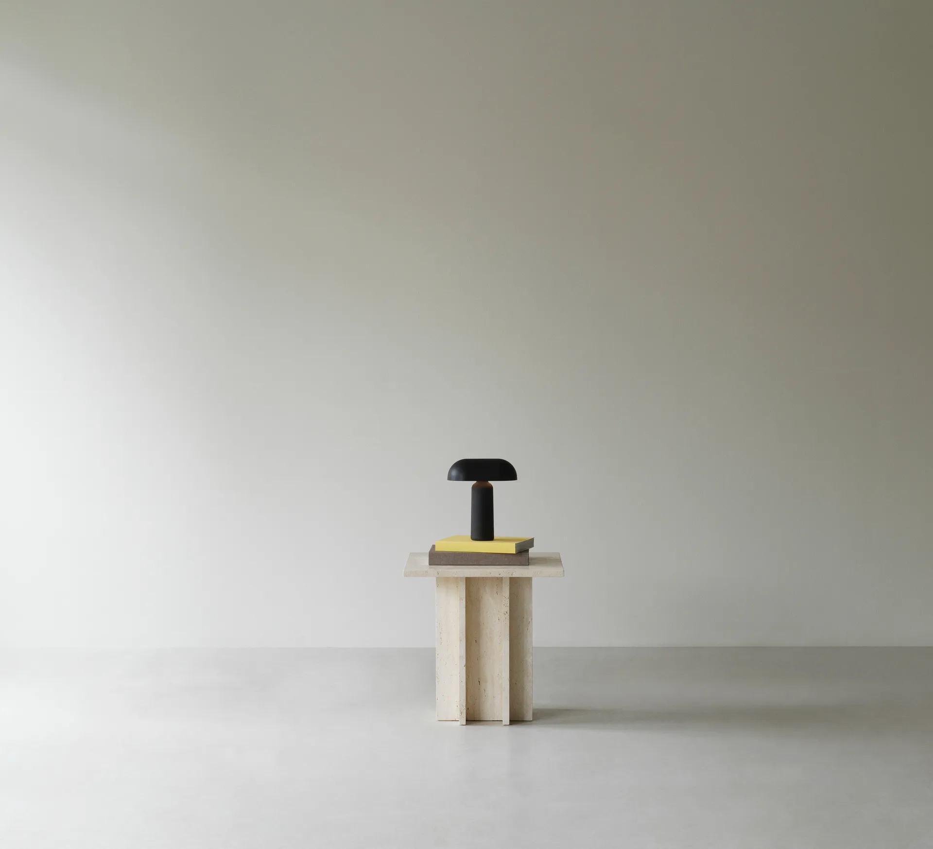 Mesa de centro Edge small, Travertine Normann Copenhagen