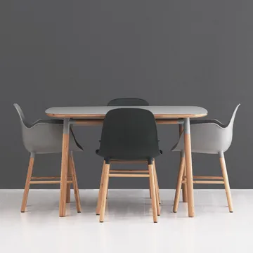 Mesa Form 120x120 cm - Green, patas de roble - Normann Copenhagen