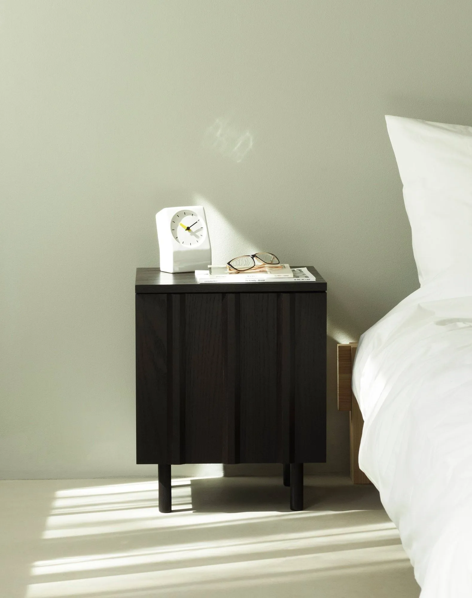 Mesilla de noche Rib , Soft black, 52x42x40 cm Normann Copenhagen