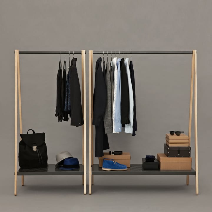 Perchero para ropa Toj - White, base de fresno - Normann Copenhagen