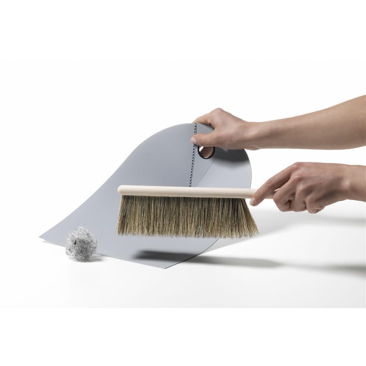 Recogedor y escobilla Normann, gris claro Normann Copenhagen