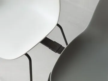 Silla apilable Form Chair con patas negras pack de 2 unidades, Blanco - Normann Copenhagen