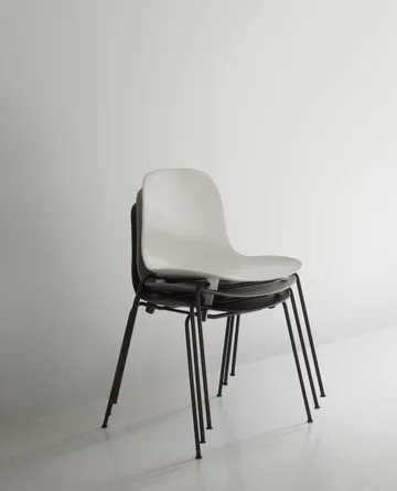 Silla apilable Form Chair con patas negras pack de 2 unidades, Blanco - Normann Copenhagen