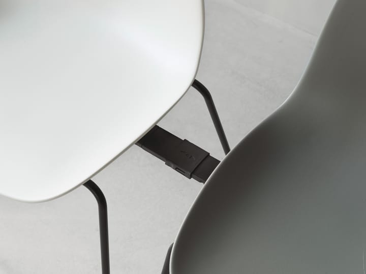Silla apilable Form Chair con patas negras pack de 2 unidades, Gris Normann Copenhagen