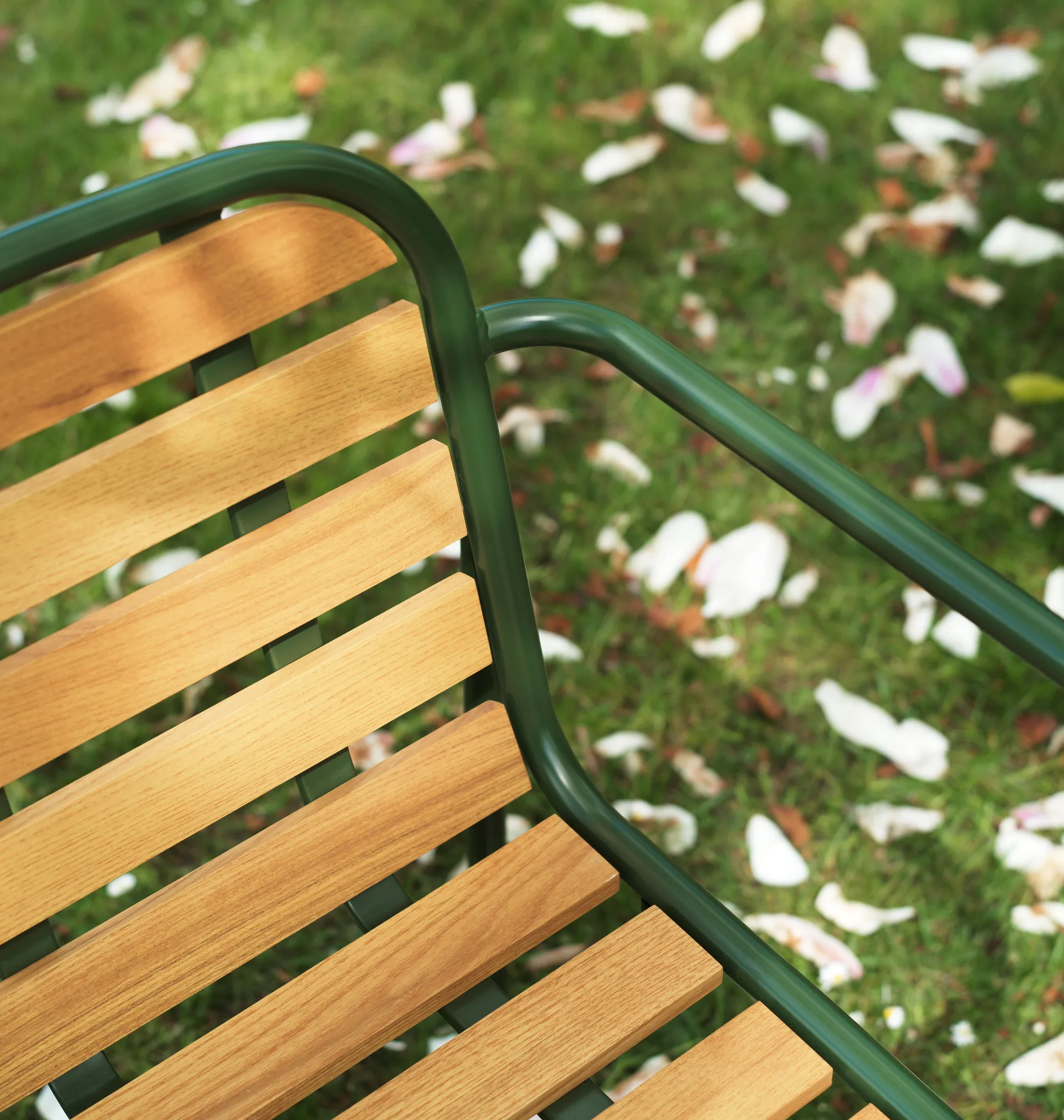 Silla con reposabrazos Vig Robinia, Green Normann Copenhagen