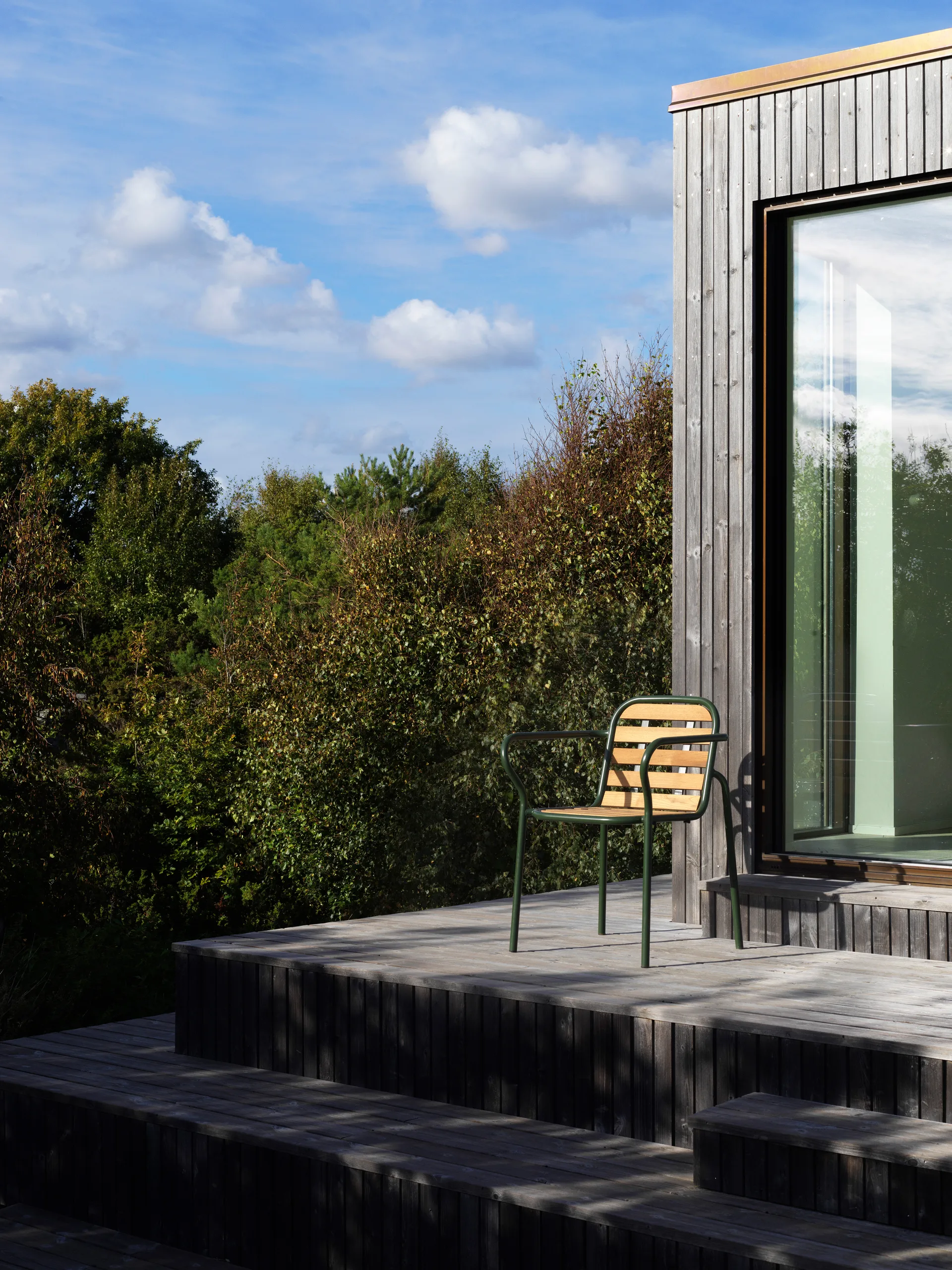 Silla con reposabrazos Vig Robinia, Green Normann Copenhagen