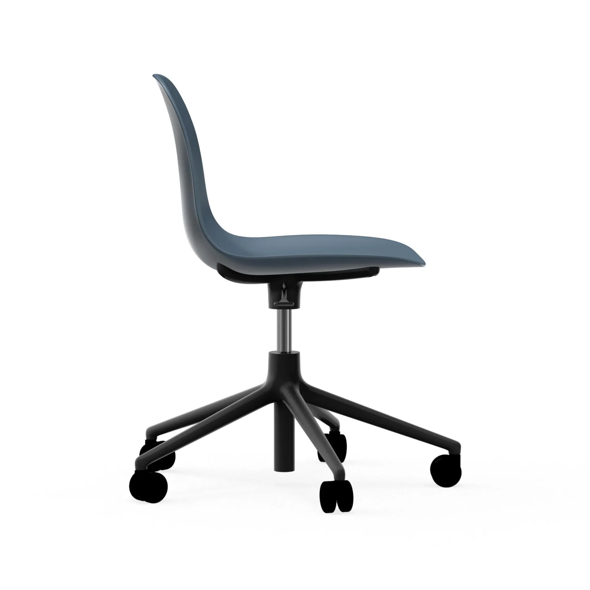 Silla de oficina Form chair swivel 5W, Azul, aluminio negro, ruedas Normann Copenhagen
