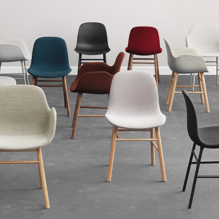 Silla Form, Red, patas negras Normann Copenhagen
